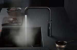 Keukenaccessoires: keukenkraan – Zwarte Quooker kokend-water-kraan 