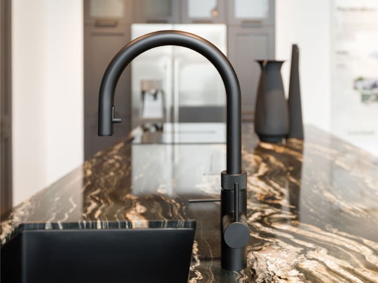 Quooker Flex Round zwart - KeukenCoach keuken The Hamptons