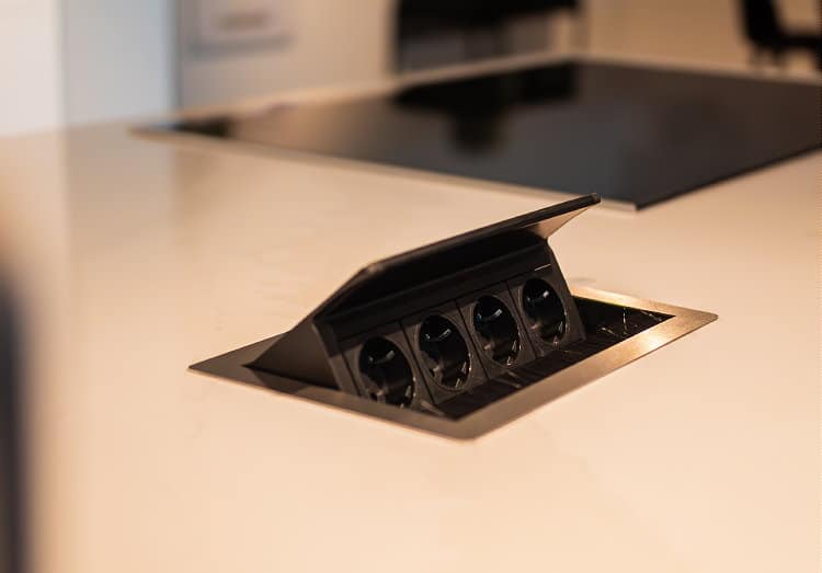 Inbouw stopcontact kookeiland: Flip Top Push van Evoline RVS met 4x stopcontact in werkblad