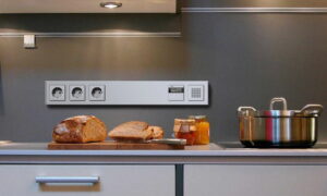 Flexibele uitbreiding van keuken stopcontacten: Gira Profil 55 multifunctionele lijst met wandcontactdozen
