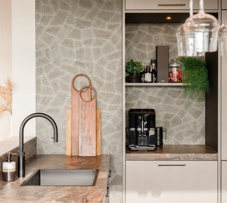 Koffiehoek en achterwand keuken behang Arte Monsoon groen vinyl