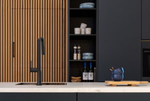 Moderne keukenstijl: Blauwe moderne parallel keuken met houten wandpaneel en marmerlook aanrechtblad - KeukenCoach keuken London