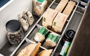 Flexibele voorraadlade indeling in een onderkast