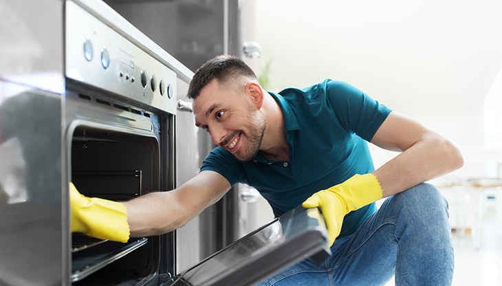 Keuken schoonmaken tips: oven reinigen