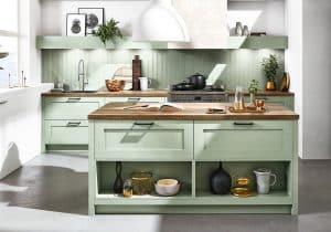 Achterwand keuken hout, Häcker pastel groene landelijke keuken