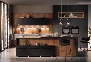Achterwand keuken kunststof, houtlook, Häcker zwarte design keuken AV 6000