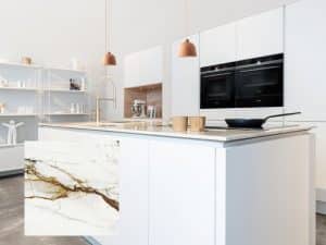Marmerlook natuursteen keukeneiland blad in Scandinavisch design keuken – KeukenCoach keuken Kopenhagen