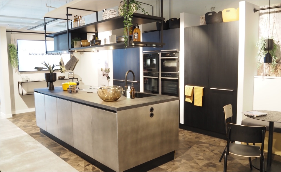 KitchenCoach modern kitchen design with decoration