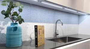 LED lichtlijsten onder keukenkastjes – KeukenCoach keuken Barcelona