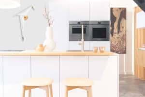 Keuken schoonmaaktips van een expert - KeukenCoach vlekkeloze witte keuken Tokyo met Miele ovens