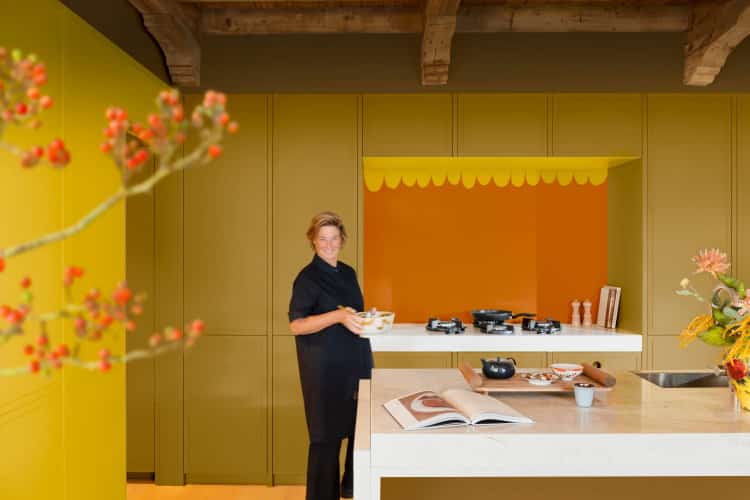 Flexa Kleur van het Jaar 2025 True Joy, vrolijk geel, groen Wild Wonder en terracotta in de keuken - Flexa Kleurentrends 2025 - Flexa.nl