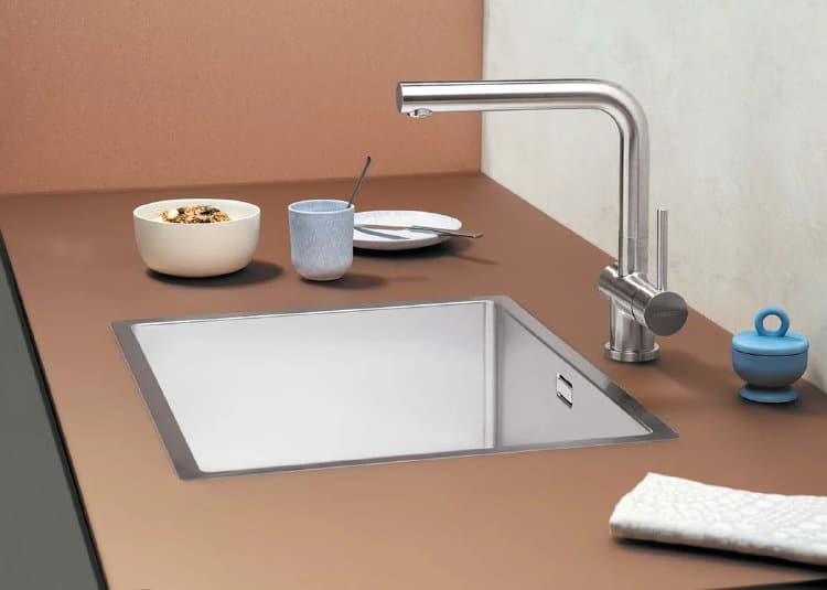 Mocha Mousse keuken kleur Pantone 2025 diep beige bruin tint - Aanrechtblad glas Ottone