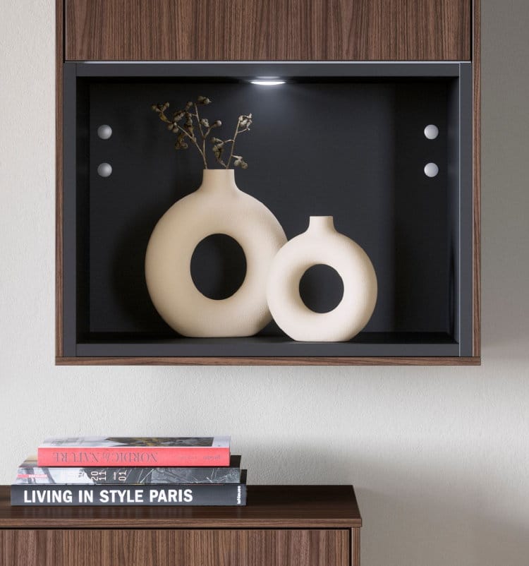 White & Colour Ambiance Philips Hue inbouwspots in open keukenkastje van Nobilia