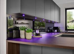 Philips Hue onder keukenkastjes - Philips Hue inbouwspots White & Colour Ambiance in Nobilia keuken