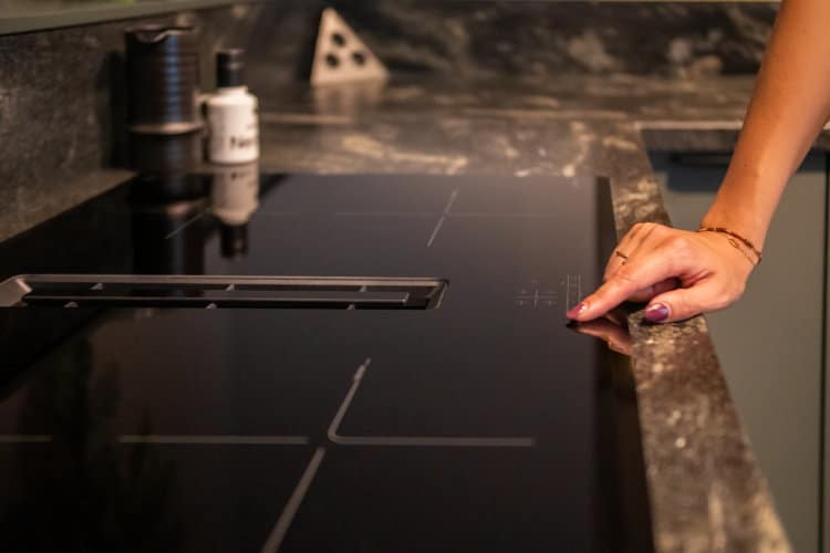 Bosch inductiekookplaat met afzuiging bediening
