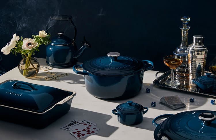 Le Creuset Nuit - nachtblauw keuken kleur 2026 voor Creuset braadpannen, ovenschalen, fluitketel, spatel en andere keukenaccessoires