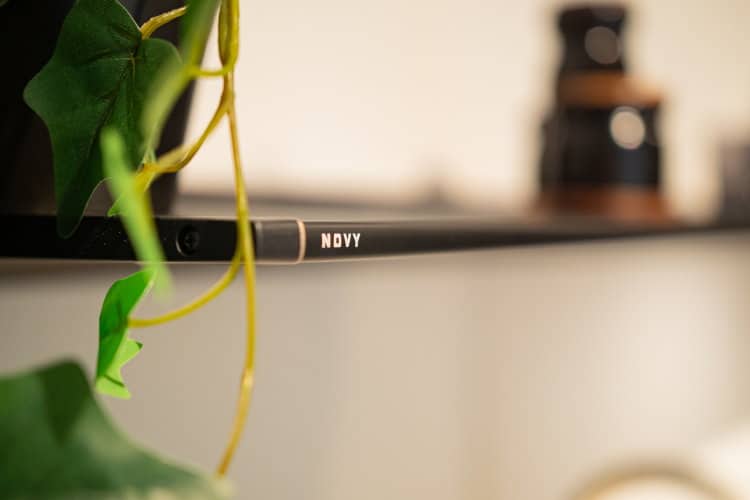 Novy Shelf wandplank - slimme keukenverlichting bedienen met gebaren